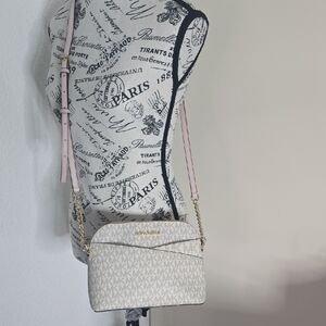 Michael Kors White & Gold Hardware W/ Light Pink Chain Crossbody (NWOT)✨️💖✨️